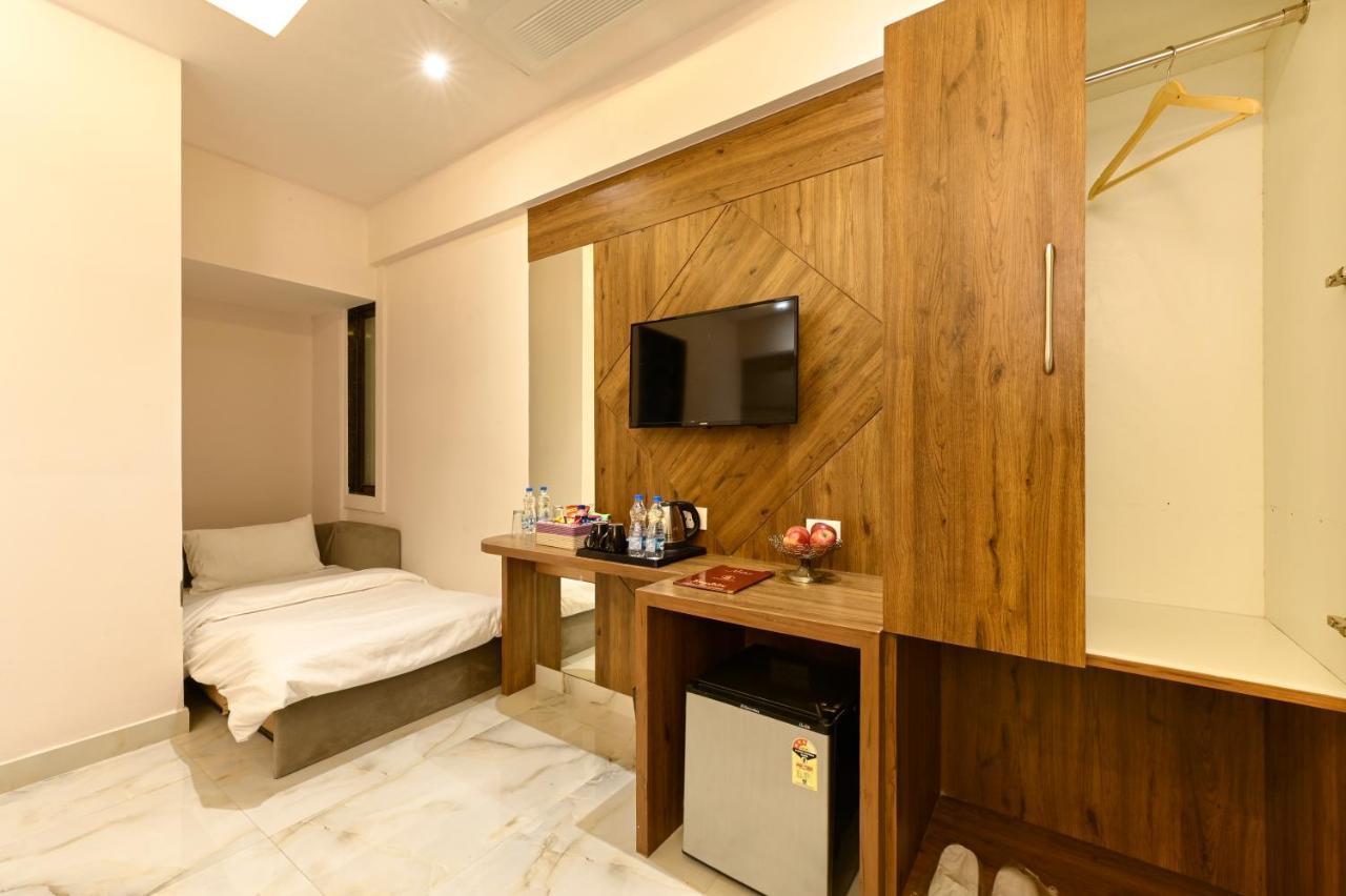 Hotel Avalon Palms Agra Agra  Εξωτερικό φωτογραφία