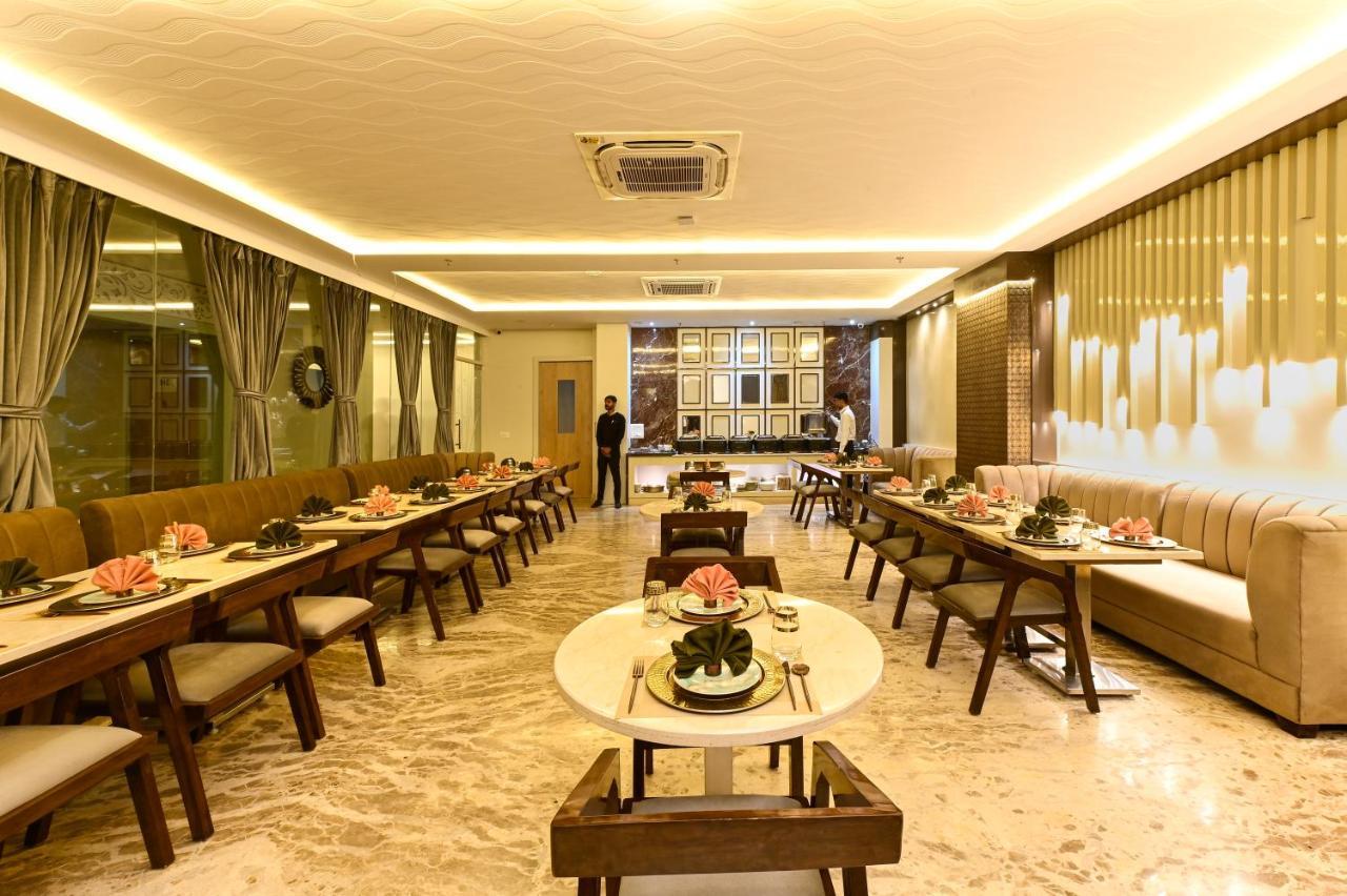 Hotel Avalon Palms Agra Agra  Εξωτερικό φωτογραφία
