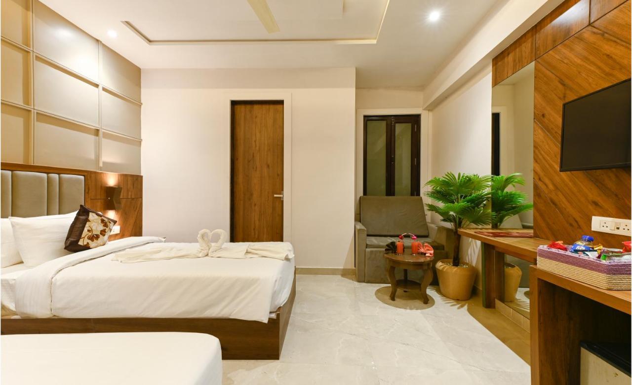 Hotel Avalon Palms Agra Agra  Εξωτερικό φωτογραφία