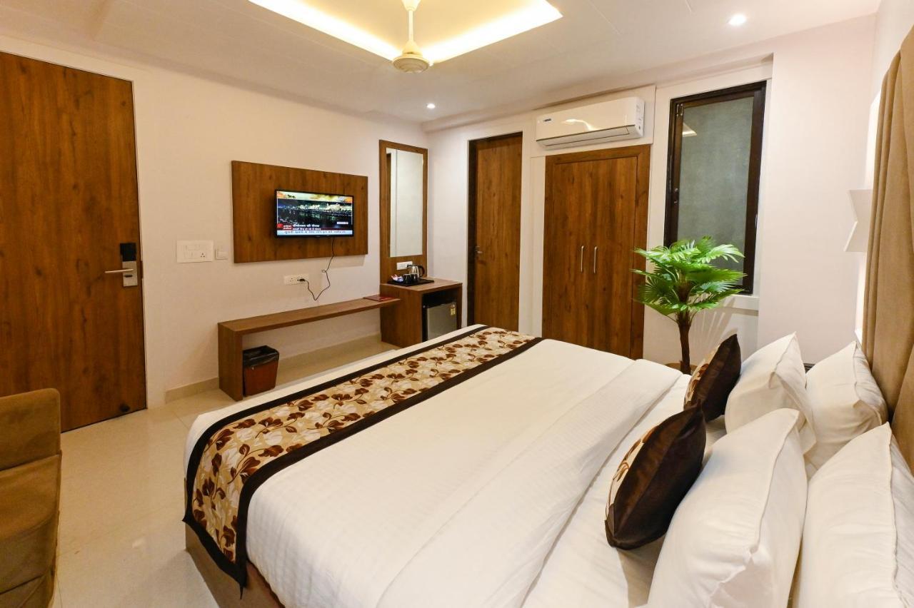 Hotel Avalon Palms Agra Agra  Εξωτερικό φωτογραφία